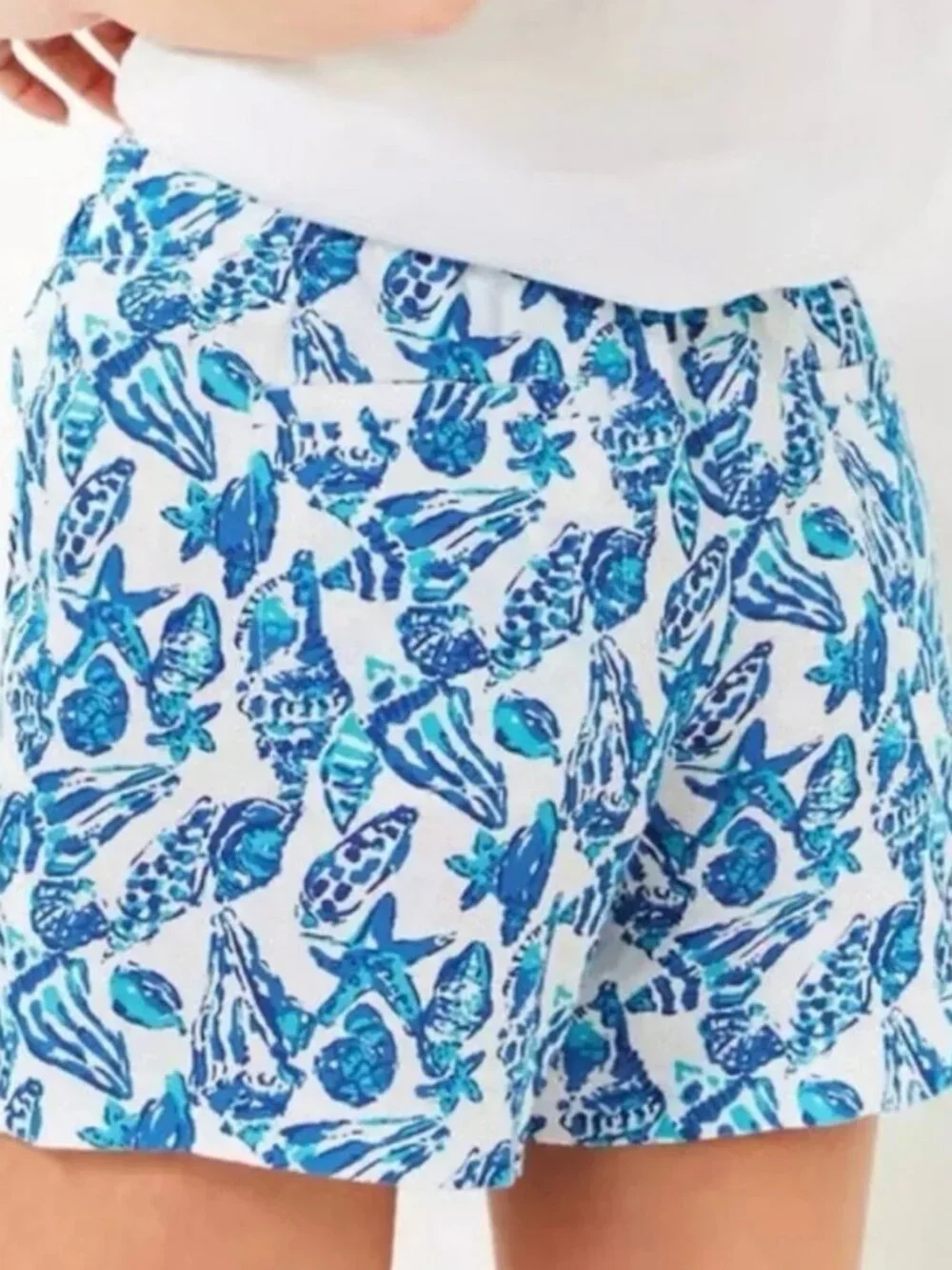 Lilly Pulitzer Lilo Linen Shorts in Resort White Shell Collector Medium Pull On - Picture 2 of 7